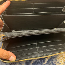 Load image into Gallery viewer, GUCCI BLACK BIFOLD ZIPPY
